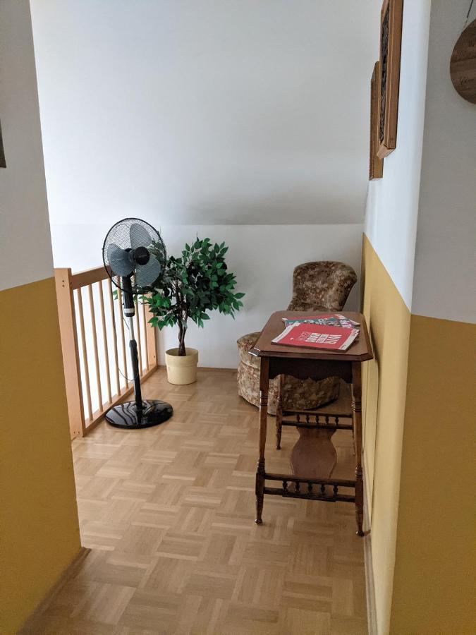 Ferienhaus Lindelburg Шварценбрук Екстериор снимка